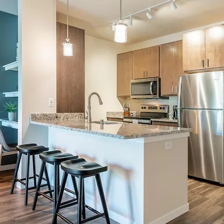 Landing At The Briarly - 2 Bedrooms In Westside